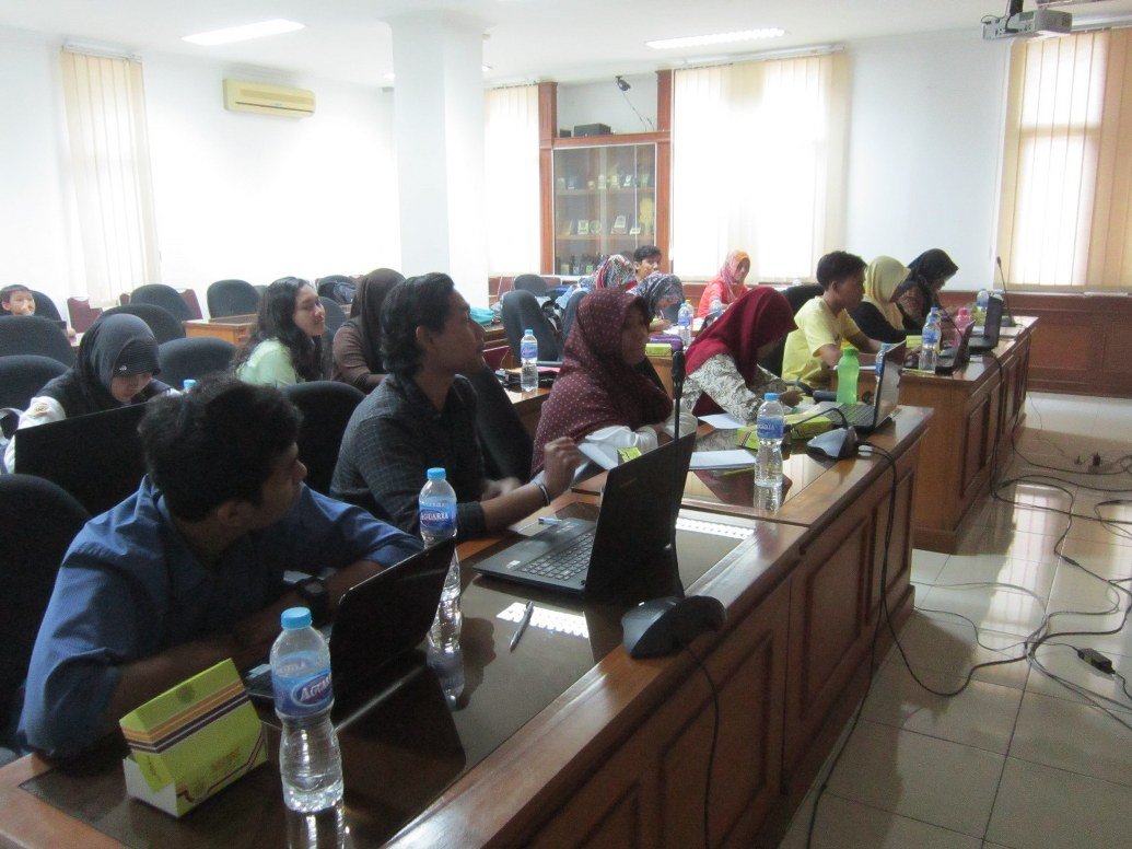 listening-to-the-speaker-for-aquatic-theory_1035x776