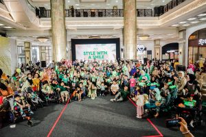 foto bersama seluruh audiens